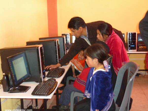 Las computadoras de la escuela Humberto Vaca Gómez trabajan con sistema operativo Ubuntu(software libre)