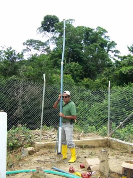 Preparación de la instalación de una bomba fotovoltaica - San José de Curaray 