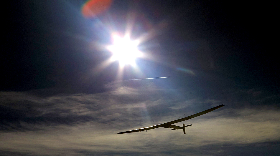 Avión Solar Impulse 2 comenzará su vuelta al mundo en febrero