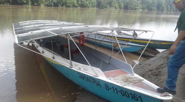 Achuar cuentan con una canoa solar Ecuador Amazonia
